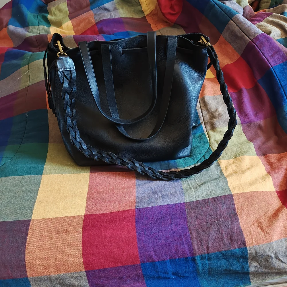 Madewell Black Leather Drawstring Bucket Bag - Picture 7 of 10